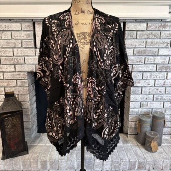 Angie Women's Open Front Short Sleeve Crochet Lace Trim Kimono Top Black Small - Picture 2 of 9